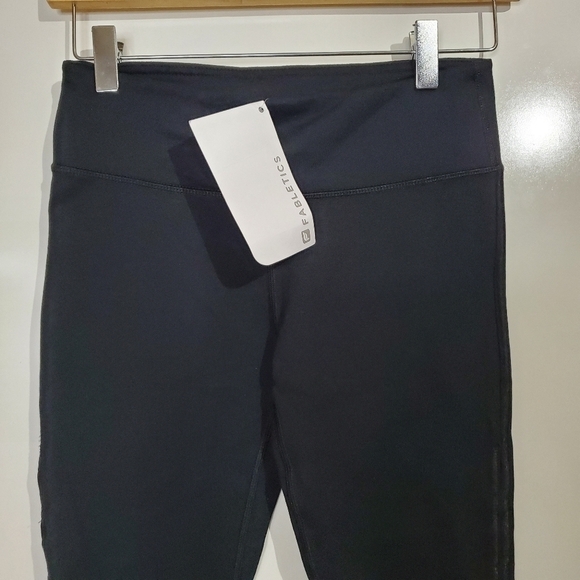 Fabletics NEW olive capri - Picture 4 of 9